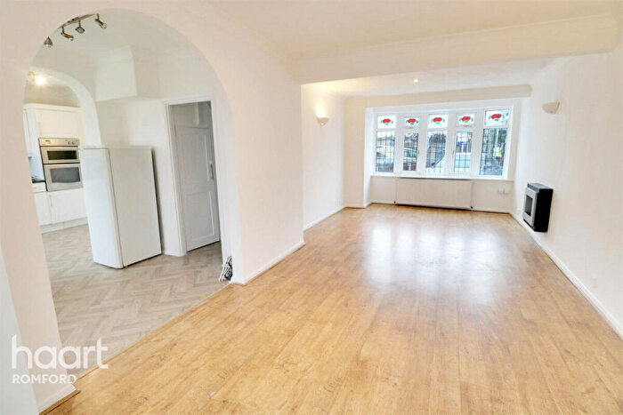 4 Bedroom End Of Terrace House To Rent In Gelsthorpe, Romford, RM5
