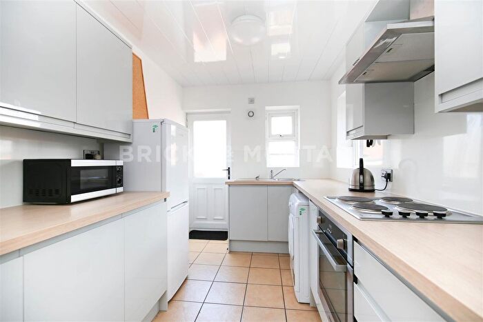 3 Bedroom Flat To Rent In Warwick Street, Heaton, Newcastle Upon Tyne, NE6