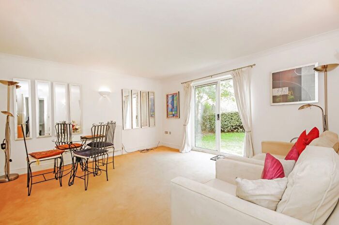 2 Bedroom Flat To Rent In Bewley Street, Wimbledon, London, SW19