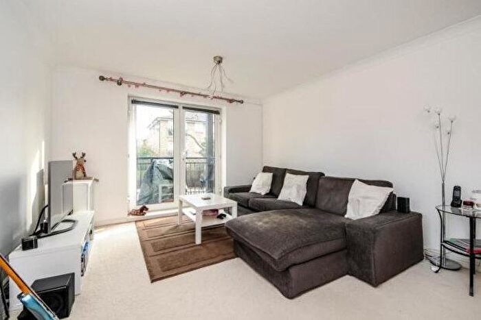 2 Bedroom Flat To Rent In Albemarle Road, Beckenham, BR3