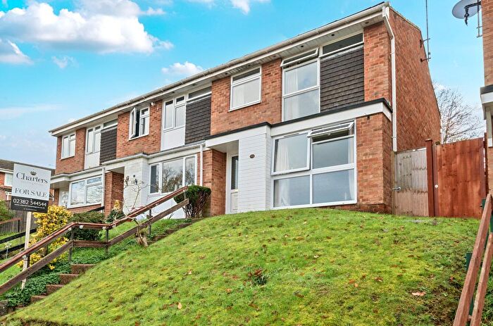 3 Bedroom End Terrace House For Sale In Oakwood Drive, Lordswood, Southampton, Hampshire, SO16