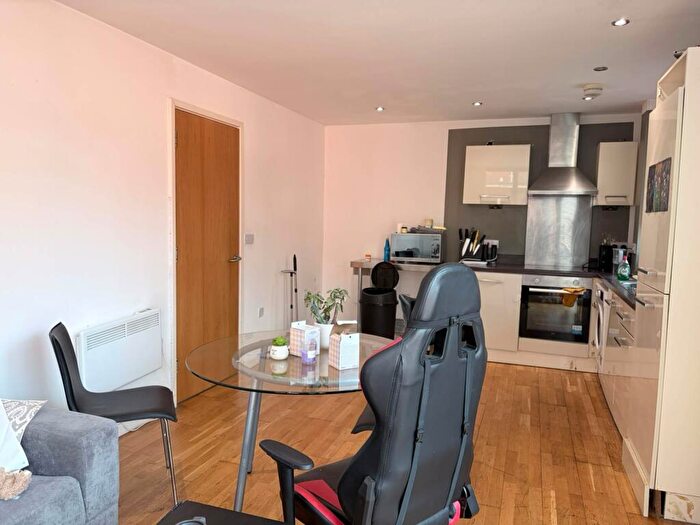 2 Bedroom Apartment To Rent In Apartment Pearl House, Lower Ormond Street, Manchester, M1