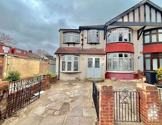 4 Bedroom End Terrace House For Sale In Sandhurst Drive, Ilford, IG3