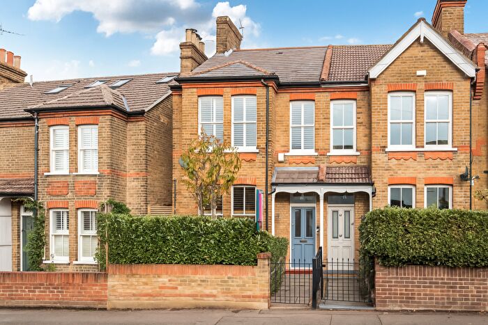3 Bedroom End Of Terrace House For Sale In Manor Road, Walton-On-Thames, KT12