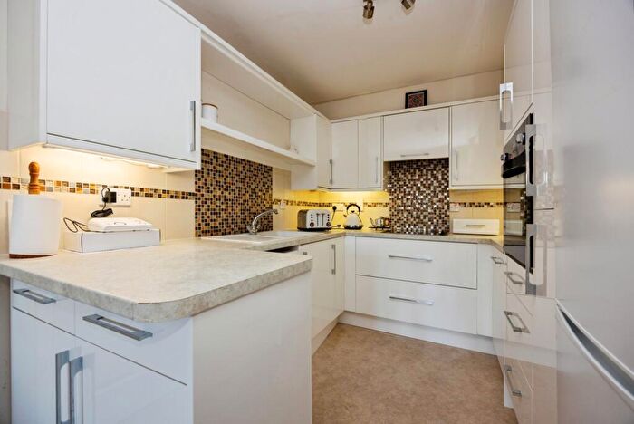 1 Bedroom Flat For Sale In The Mount, Guildford, Surrey, GU2