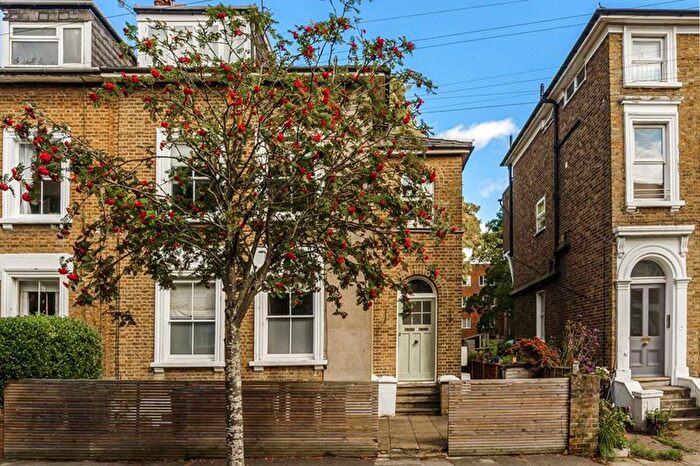 2 Bedroom Flat For Sale In King Charles Road, Surbiton, KT5