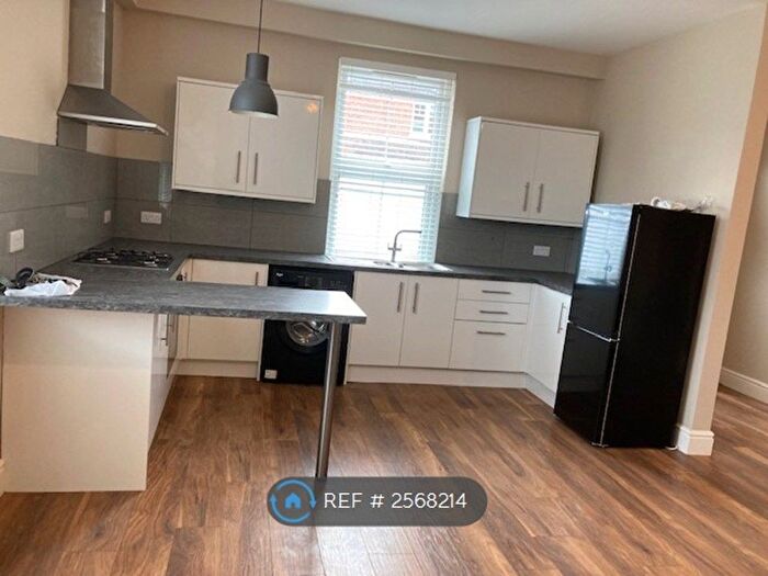 2 Bedroom Flat To Rent In Midhurst Road, Liphook, GU30