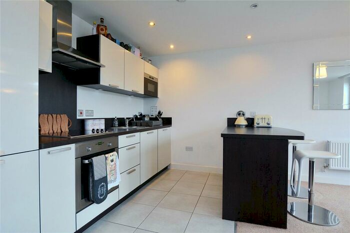 2 Bedroom Flat To Rent In Fairmont House, London, SE16