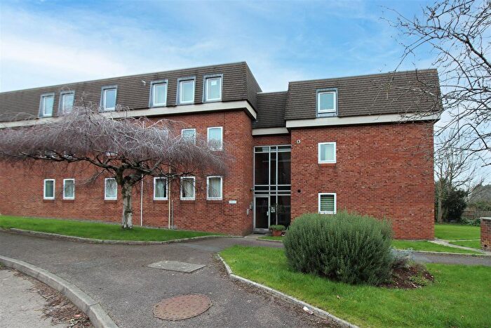 2 Bedroom Flat To Rent In St. Andrews Road, Malvern, WR14