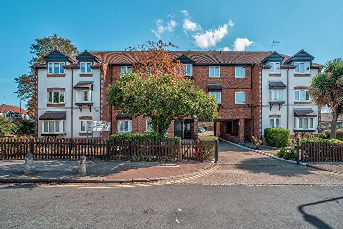 2 Bedroom Flat To Rent In Eskdale Avenue, Northolt, UB5