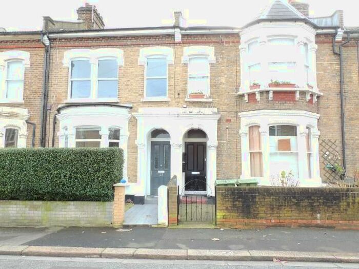 2 Bedroom Flat To Rent In Hinckley Road, East Dulwich, London, SE15