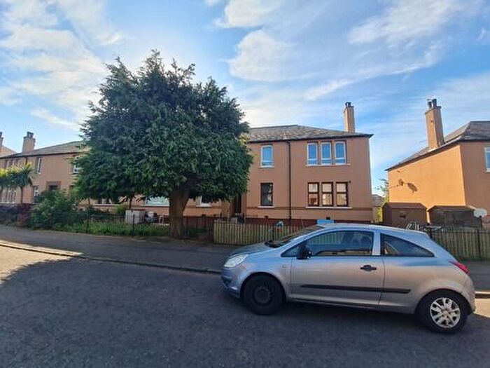 2 Bedroom Flat To Rent In Fleming Gardens South, Dundee, DD3