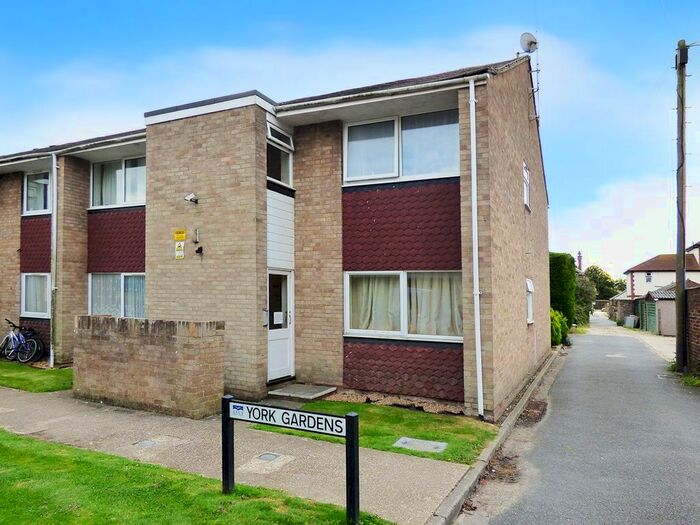 1 Bedroom Flat To Rent In York Gardens, York Road, Littlehampton, BN17