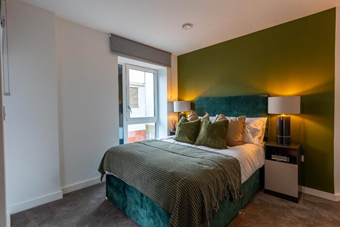 2 Bedroom Flat To Rent In Flat, Marina Place, Birmingham, B16