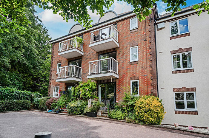 1 Bedroom Flat For Sale In Waterside Court, Alton, Hampshire, GU34