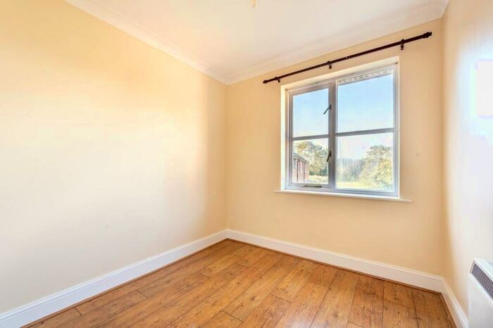 2 Bedroom Flat To Rent In Canadian Avenue, Catford, London, SE6