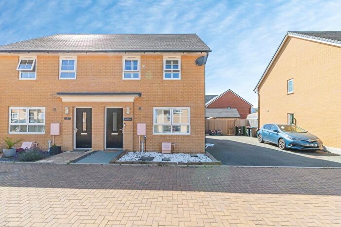 3 Bedroom Semi-Detached House For Sale In Sheppard Grove, Eagle Farm South, Milton Keynes, Buckinghamshire, MK17