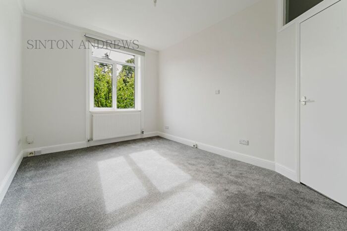 1 Bedroom Flat To Rent In Golden Manor, Hanwell, W7