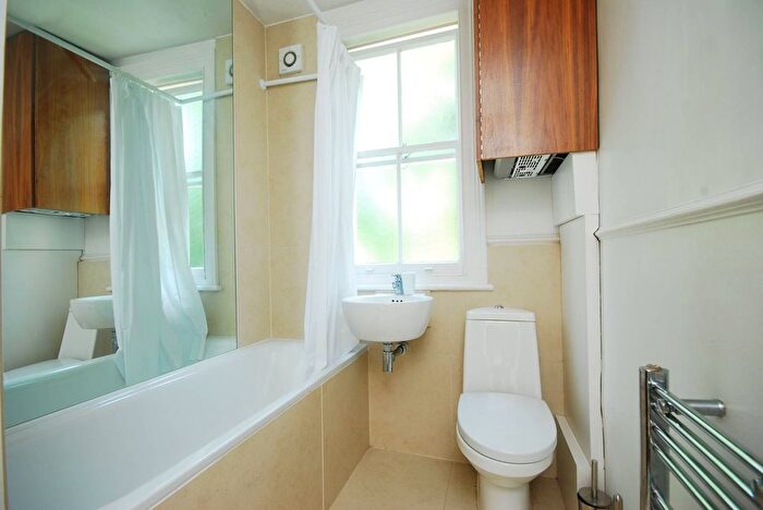 2 Bedroom Flat To Rent In Lisgar Terrace, West Kensington, London, W14