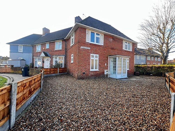 3 Bedroom End Of Terrace House To Rent In Dunbar Gardens, Dagenham, RM10