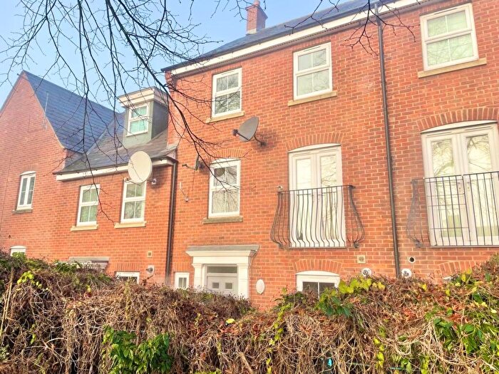 3 Bedroom Terraced House To Rent In Finedon Road, Wellingborough, NN8