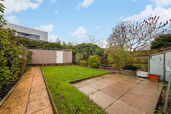 5 Bedroom End Of Terrace House For Sale In Bewlys Road, London, SE27