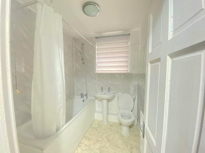 2 Bedroom Flat To Rent In Derby Road, East Ham, E7
