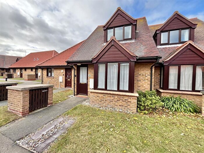 2 Bedroom Property For Sale In Hall Crescent, Holland-On-Sea, Clacton-On-Sea, CO15
