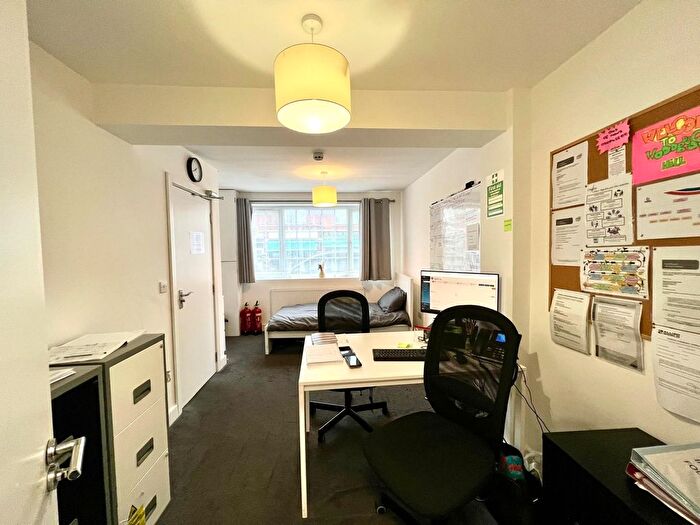 7 Bedroom Detached House To Rent In Woodbridge Hill, Guildford, GU2