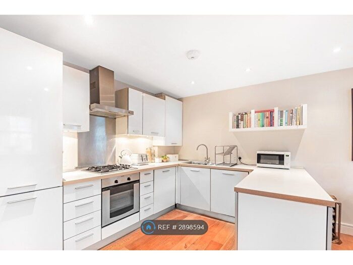 2 Bedroom Flat To Rent In Tulse Hill, London, SW2