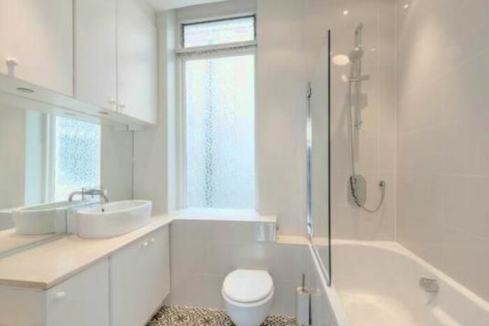 2 Bedroom Flat To Rent In Sussex Gardens, Hyde Park, London, W2