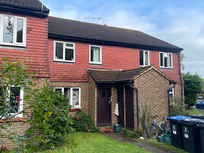 1 Bedroom Flat To Rent In Bankside, Horsell, Woking, GU21