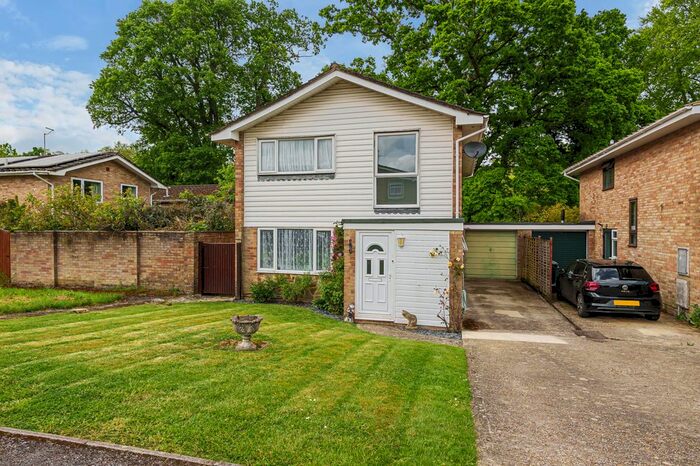 4 Bedroom Detached House For Sale In Wey Lodge Close, Liphook, GU30