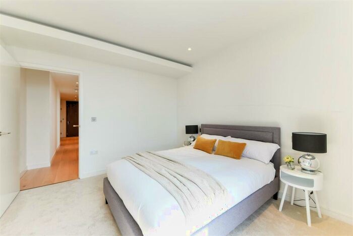 2 Bedroom Apartment To Rent In Hampton Tower - Th Floor, Canary Wharf, E14