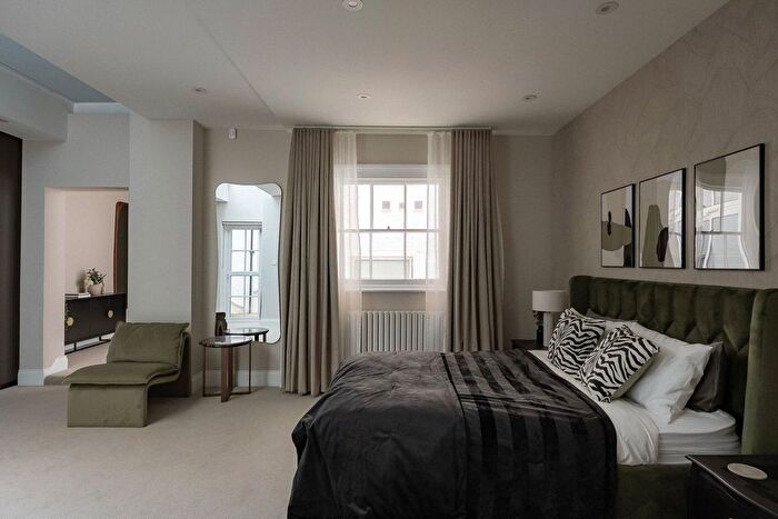4 Bedroom Flat To Rent In Southwell Gardens, South Kensington, SW7