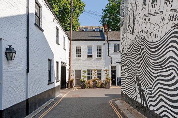 4 Bedroom Terraced House For Sale In Codrington Mews, London, W11