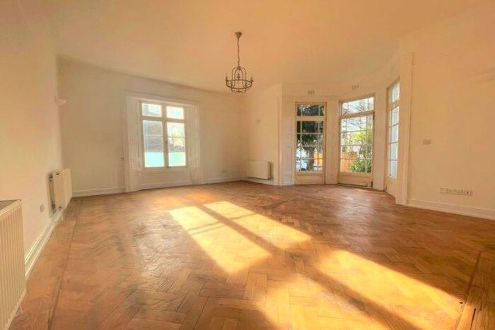 2 Bedroom Flat To Rent In Freelands Road, Bromley, BR1