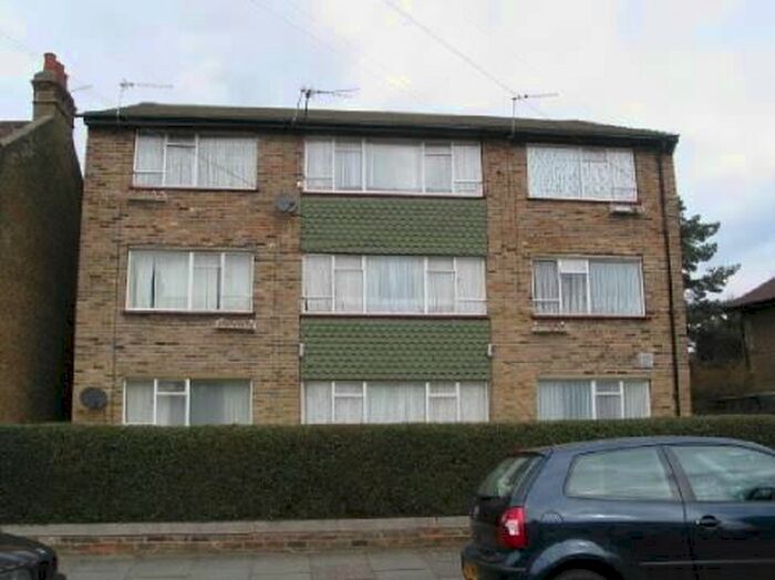 Studio To Rent In Park Road, Hounslow, TW3