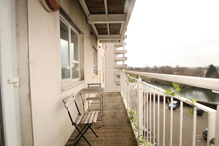 2 Bedroom Apartment To Rent In Overstone Court, Cardiff Bay, CF10