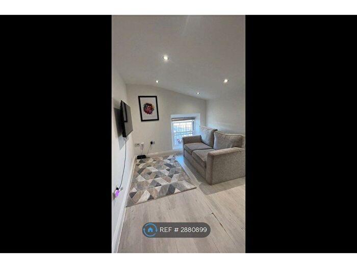 2 Bedroom Flat To Rent In Seaview Court, Walton On The Naze, CO14