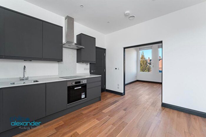 2 Bedroom Flat To Rent In Tottenham Lane, Crouch End, N8