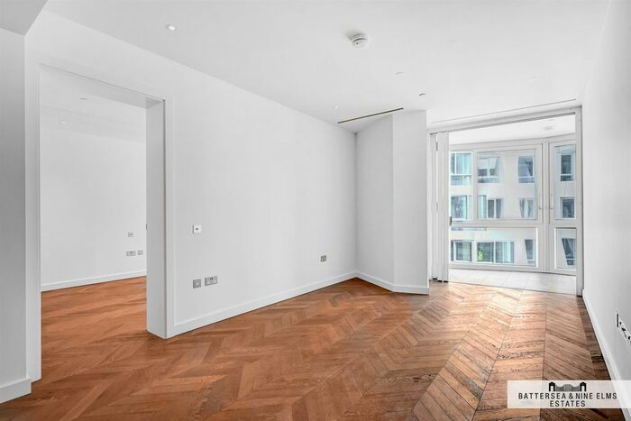 2 Bedroom Flat To Rent In Prospect Way, London, SW11