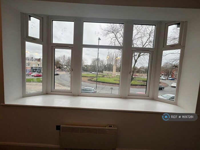 2 Bedroom Flat To Rent In Davyhulme Circle, Urmston, Manchester, M41