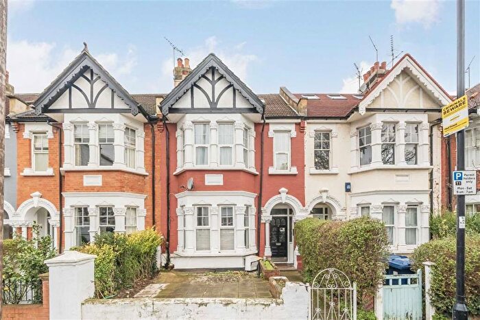 3 Bedroom Flat To Rent In First Avenue, Acton, W3