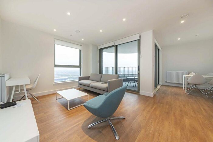 2 Bedroom Flat To Rent In Union Way, North Acton, NW10