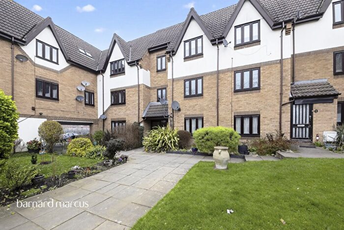 1 Bedroom Flat For Sale In Colindeep Lane, London, NW9