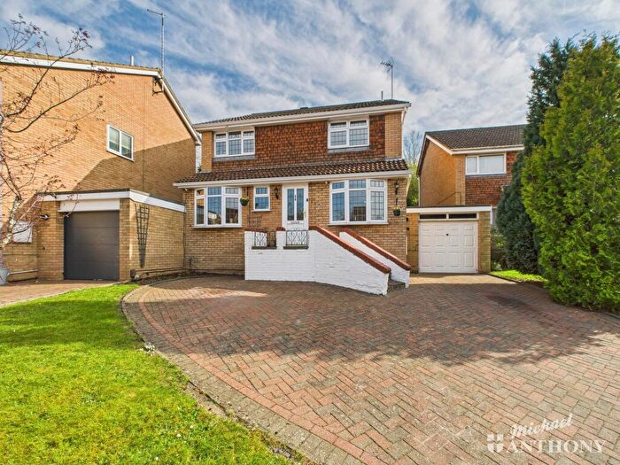 4 Bedroom Detached House For Sale In Harrow Road, Leighton Buzzard, LU7