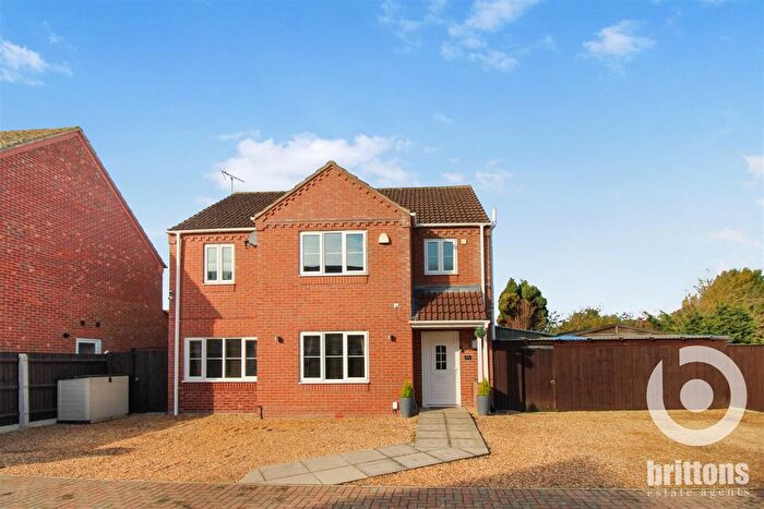 4 Bedroom Detached House For Sale In Kinderley Close, Sutton Bridge, PE12