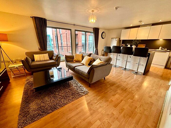 2 Bedroom Apartment For Sale In Islington Gates, Fleet Street, Birmingham, West Midlands, B3