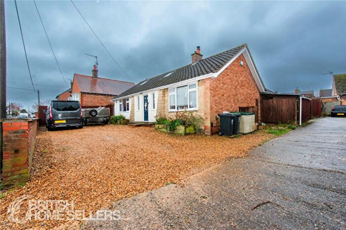 3 Bedroom Bungalow For Sale In Birchall Road, Rushden, Northamptonshire, NN10
